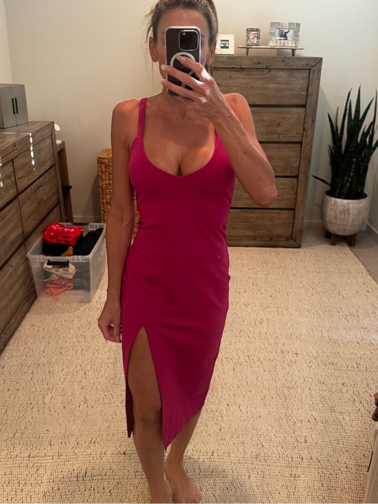 Lovers + Friends Dresses & Skirts - Lovers + Friends Fuchsia V‑Neck Midi Dress with Thigh Slit